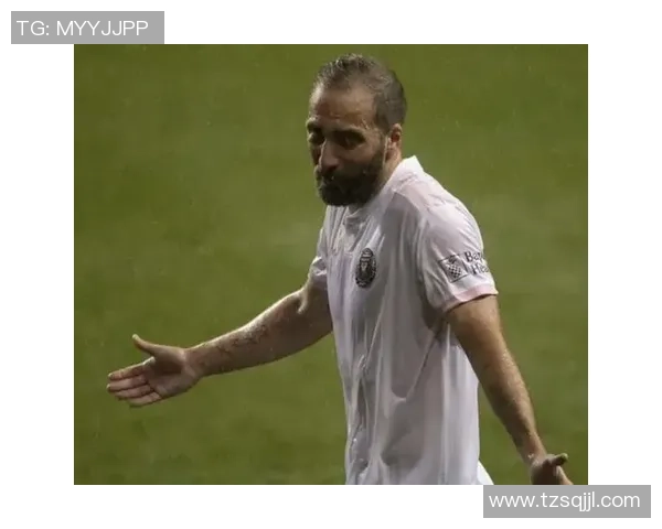 足球明星秃头现象揭秘谁是球场上最具魅力的光头球员 足球明星秃头现象揭秘谁是球场上最具魅力的光头球员