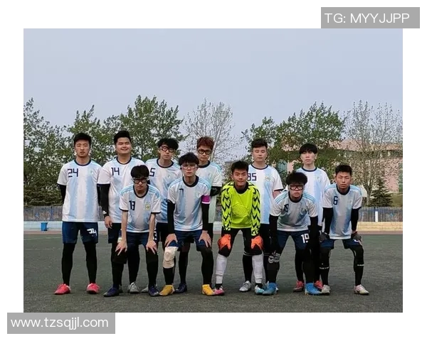 南京足球队挑战赛点评：团队协作展现出色默契与拼搏精神