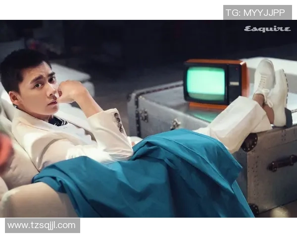 足球明星墨镜炫酷亮相引领时尚潮流尽显魅力风范 足球明星墨镜炫酷亮相引领时尚潮流尽显魅力风范